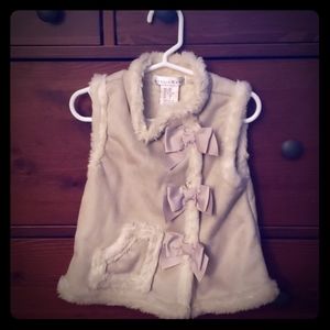 Maggie & zoe faux fur vest